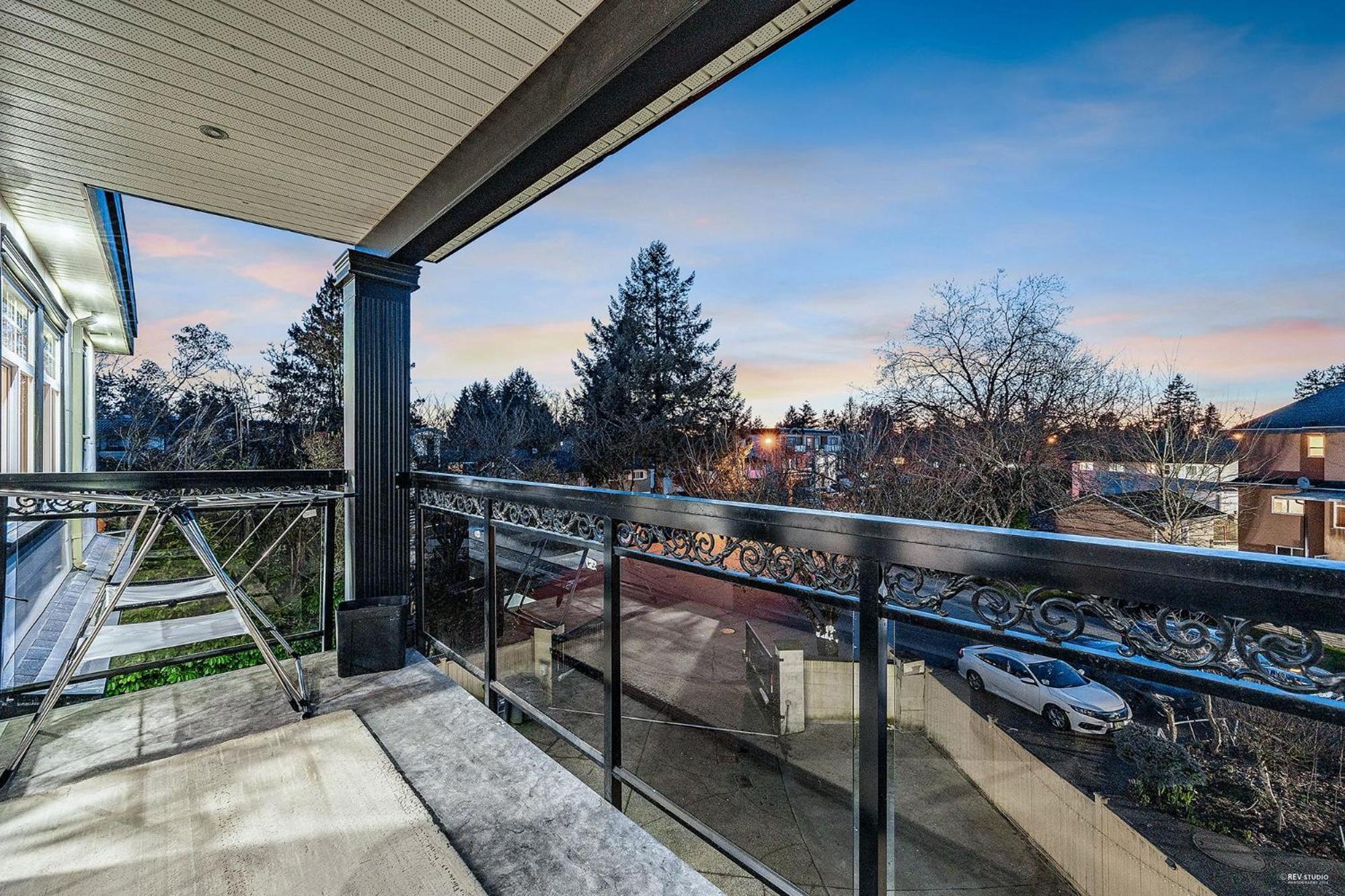 Empress Madani Palace Hotel Surrey Exterior photo