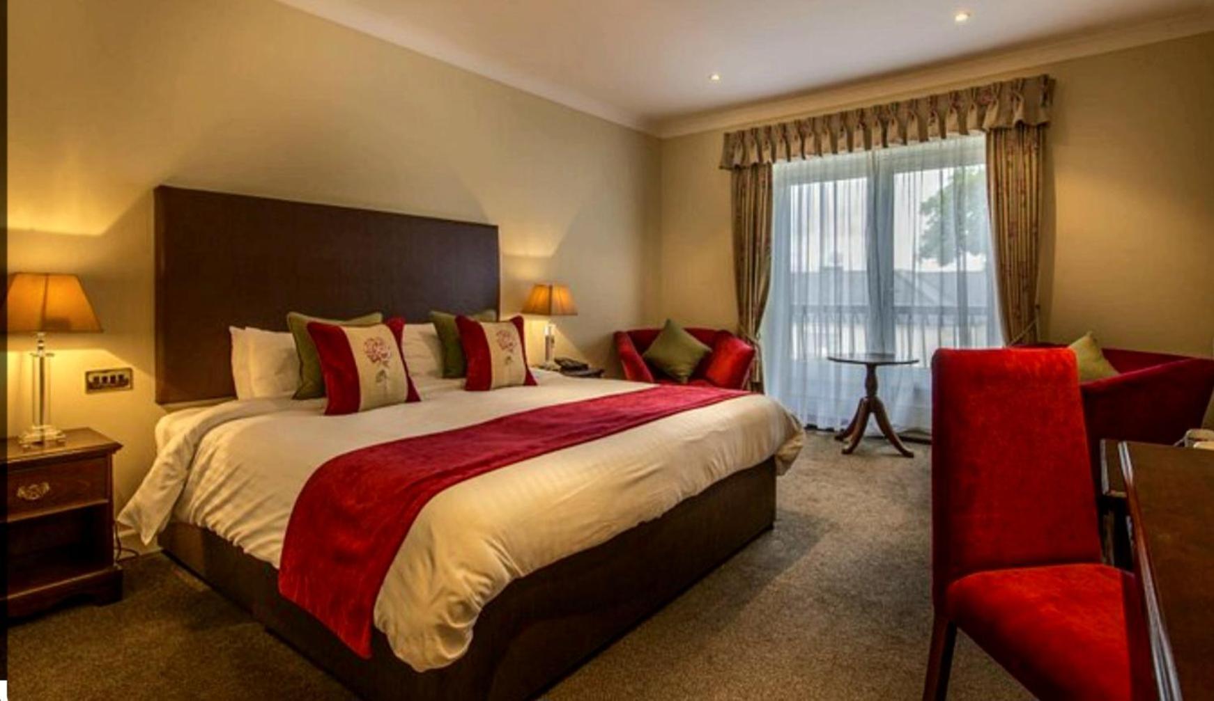 Empress Madani Palace Hotel Surrey Exterior photo